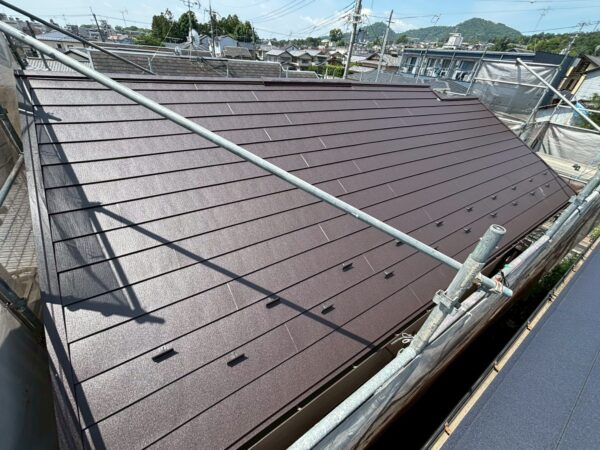 京都市北区にて屋根修理〈築20年戸建て、スーパーガルテクトへのカバー工法〉の施工後写真